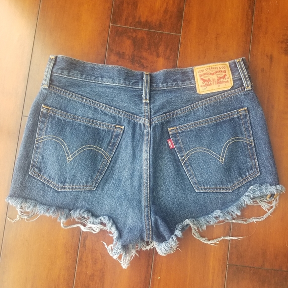 Levis high waisted jean shorts - Picture 2 of 12